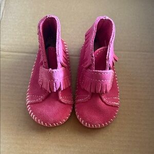 Minnetonka Kids Moccasins in Bright Pink